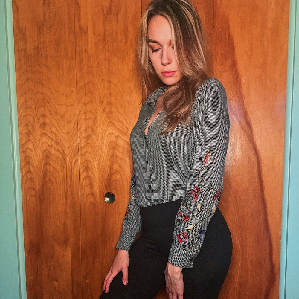 Trendy Button Down Top - Picture 2 of 2